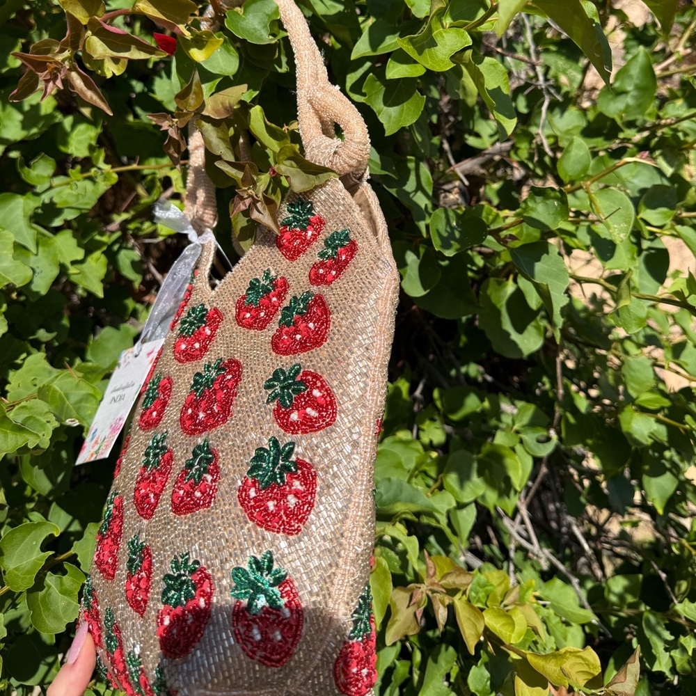 NWT Strawberry Beaded Bag Red Green Nude Beige Made in India Handcrafted New - Picture 4 of 5
